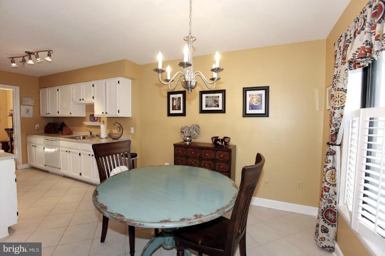 2042 Golf Course Drive Reston, VA 20191 - Photo 5 of 29 Kitchen