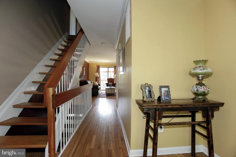 2042 Golf Course Drive Reston, VA 20191 - Photo 7 of 29 Interior (General)