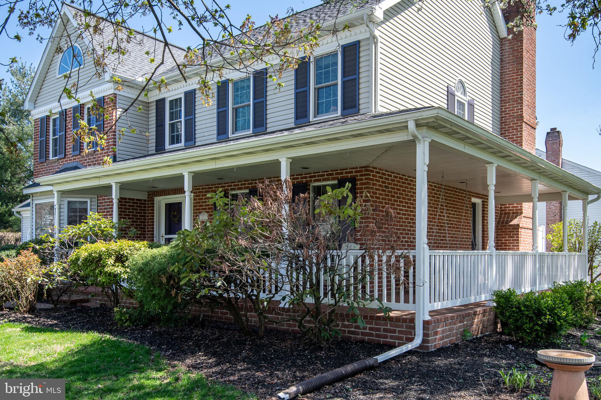 103 Milton Circle Lititz, PA 17543 - Photo 3 of 62 Close-Up of Porch