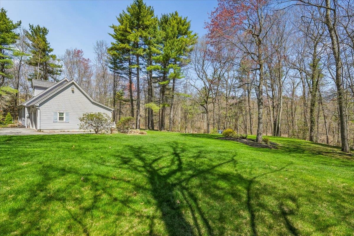 112 Hardy Road Londonderry, NH 03053 - Photo 16 of 59