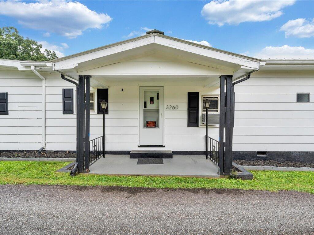 3260 Sunset Road Collinsville, VA 24078 - Photo 2 of 33 02-MIB08246
