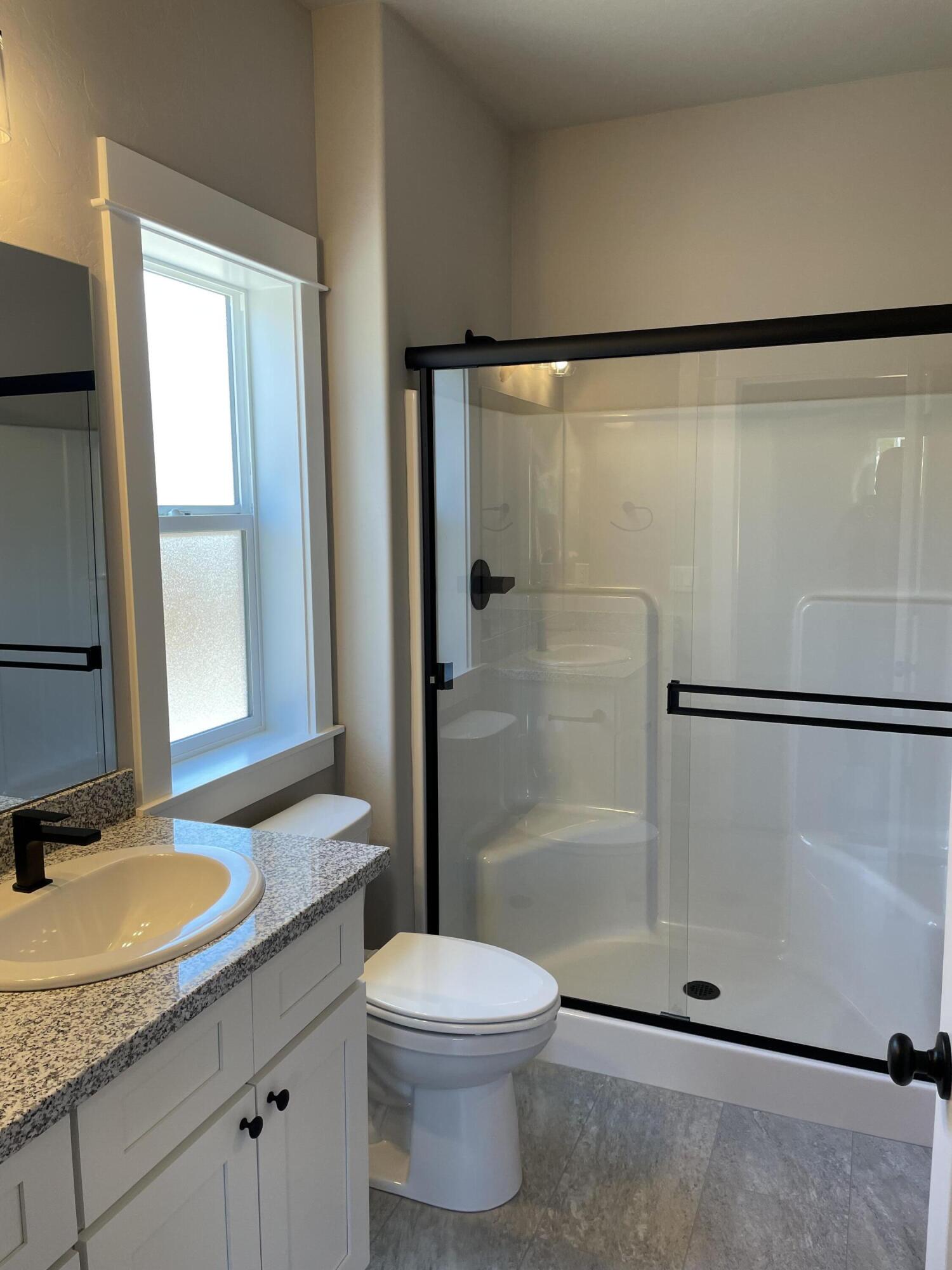 2769 Roberts Road Medford, OR 97504 - Photo 19 of 29 Master Bath