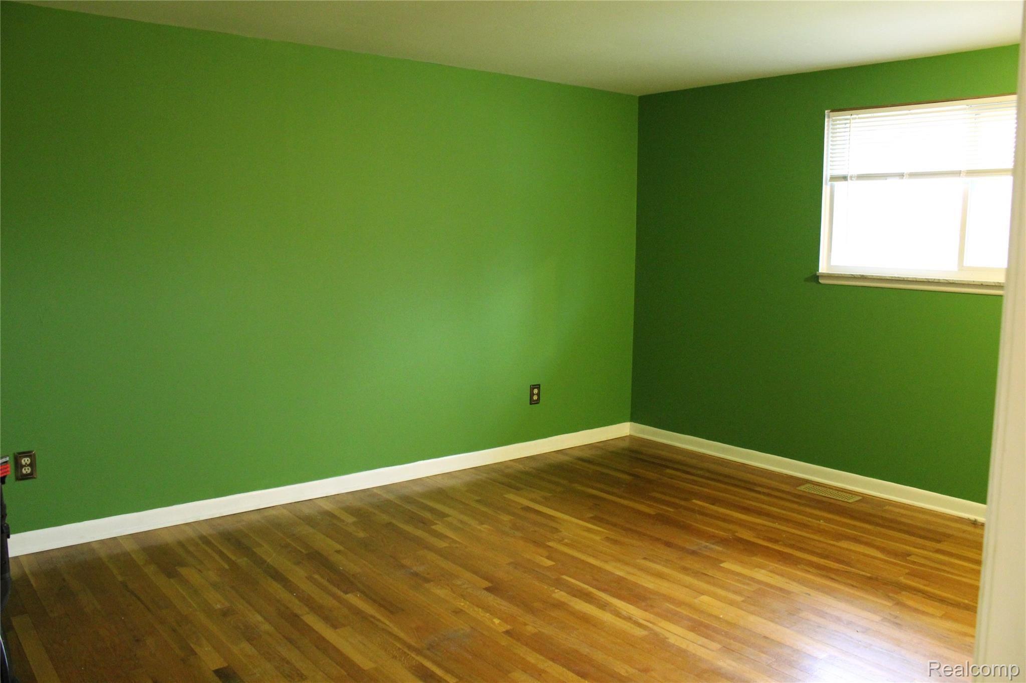 54266 Mound Road Utica, MI 48316 - Photo 18 of 23 082.jpg