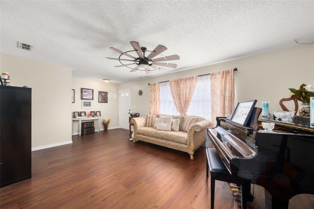 443 Foxdale Road Lake Placid, FL 33852 - Photo 3 of 31 a living room with furniture and wooden floor