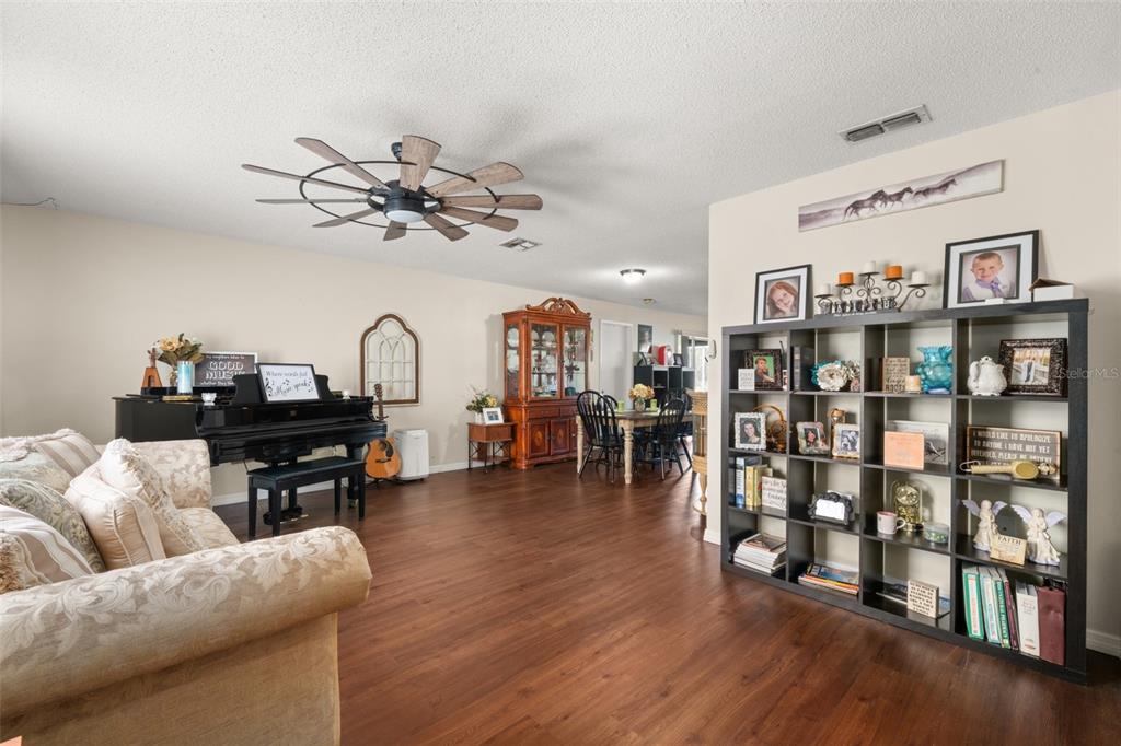 443 Foxdale Road Lake Placid, FL 33852 - Photo 4 of 31 a living room with furniture and wooden floor