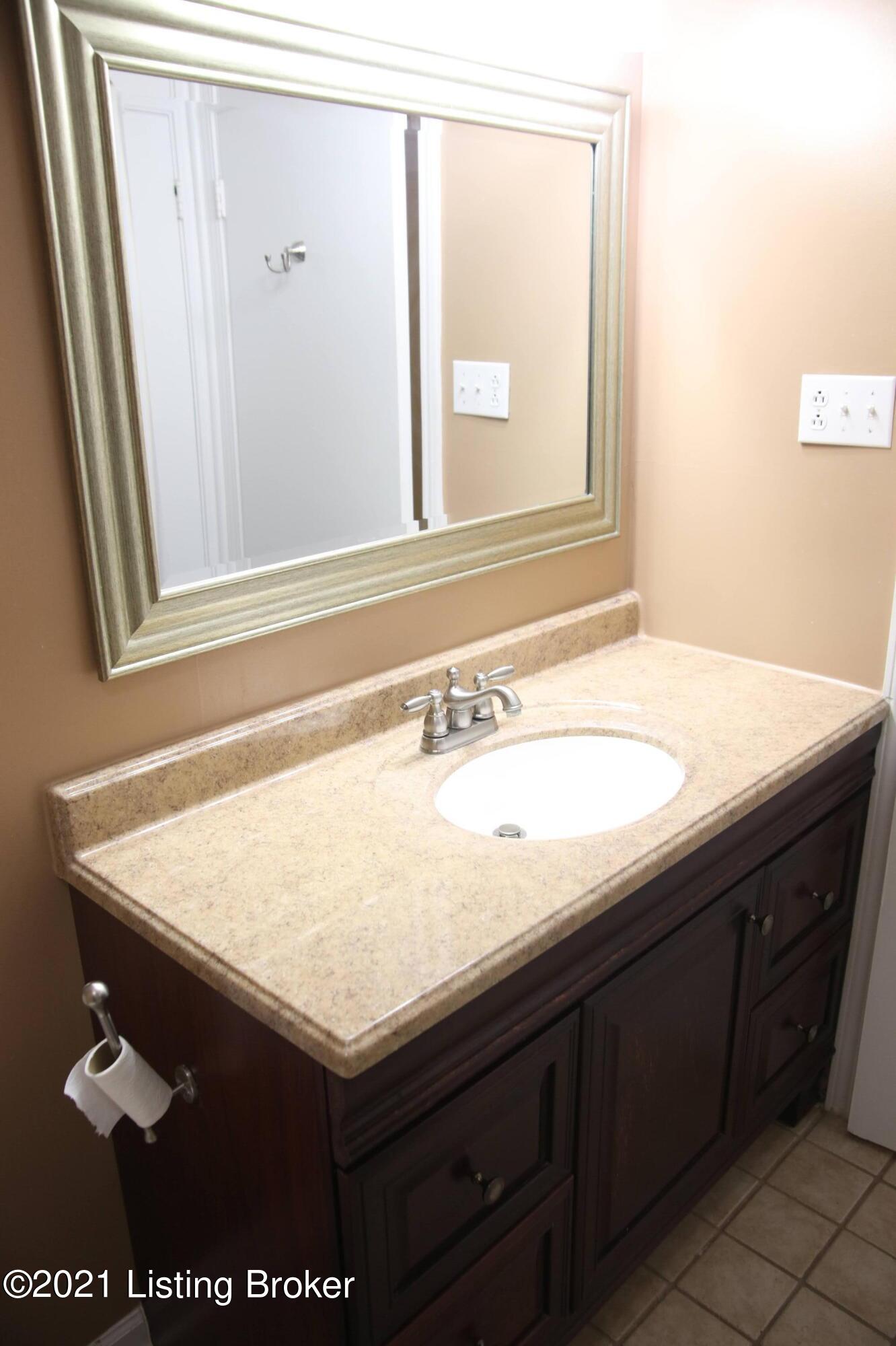 1552 Knight Road Louisville, KY 40216 - Photo 17 of 41 201A9310
