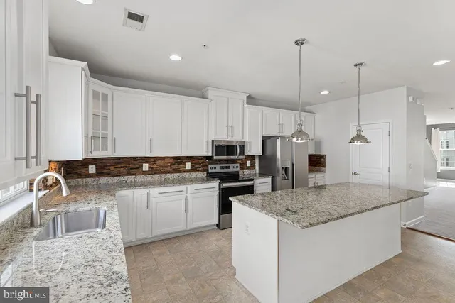 $3,000 | 14816 Mason Creek Circle, Woodbridge, VA 22191