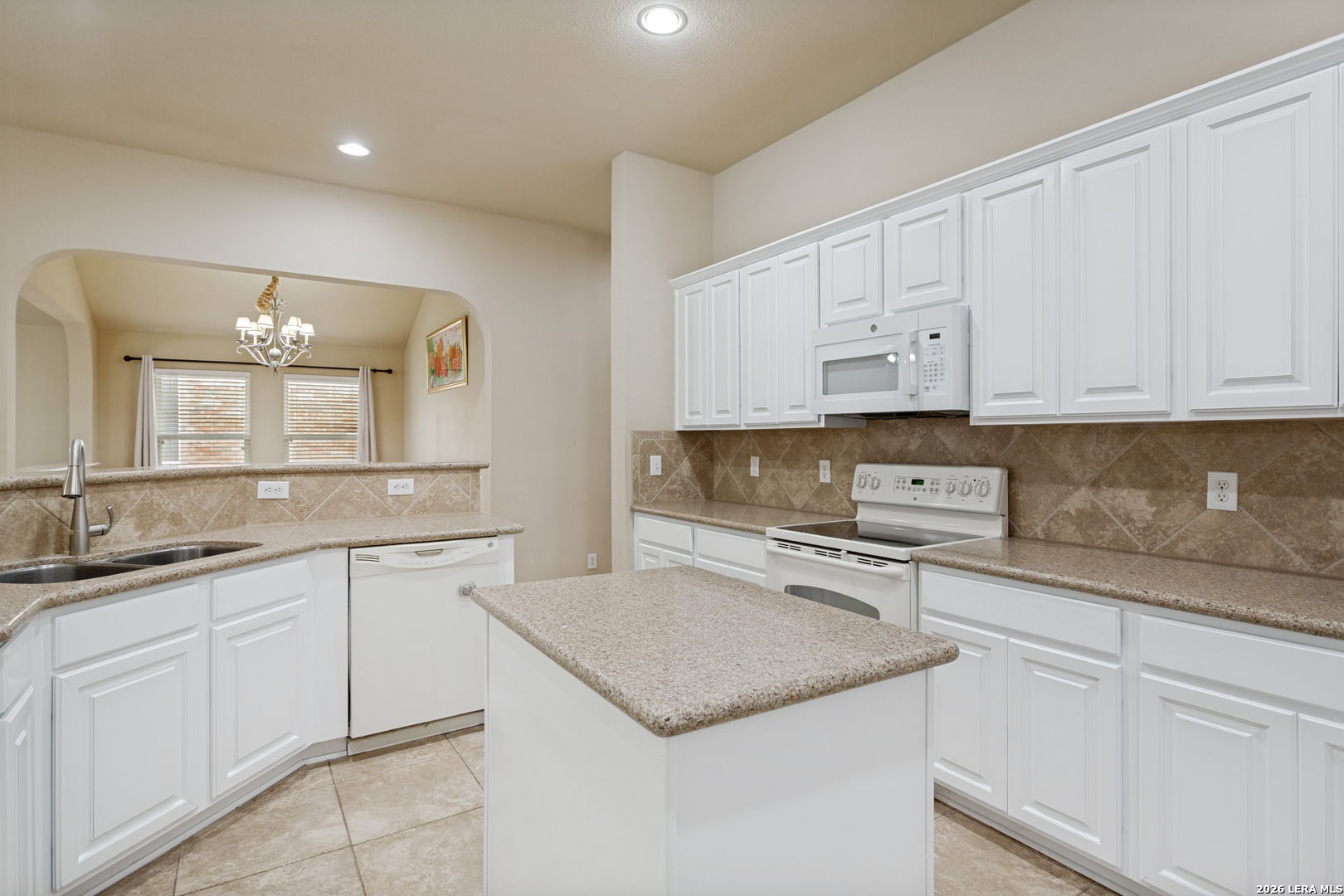 8910 Hanover Forest Helotes, TX 78023 - Photo 9 of 30