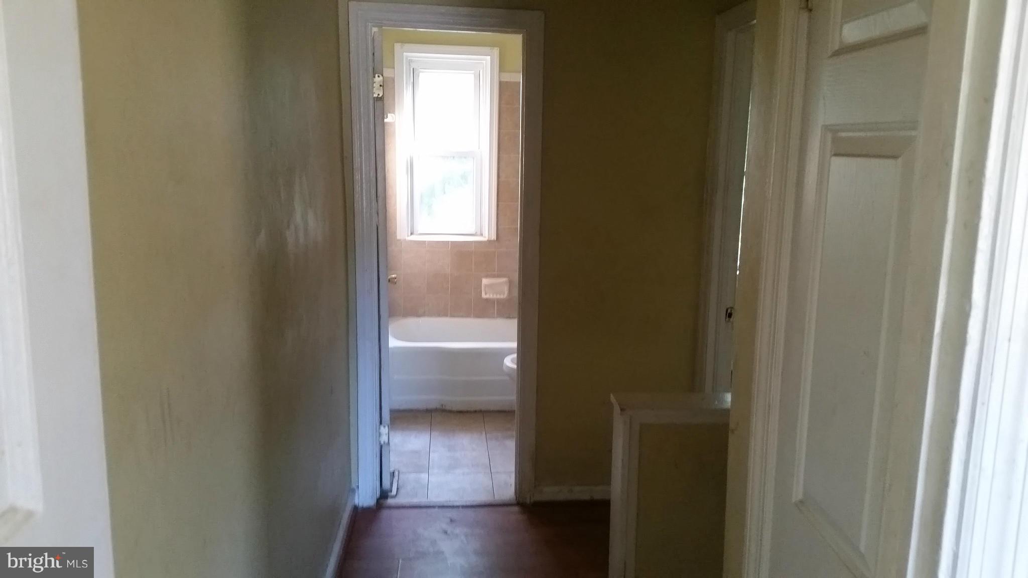425 Roundview Road Baltimore, MD 21225 - Photo 5 of 11 Interior (General)