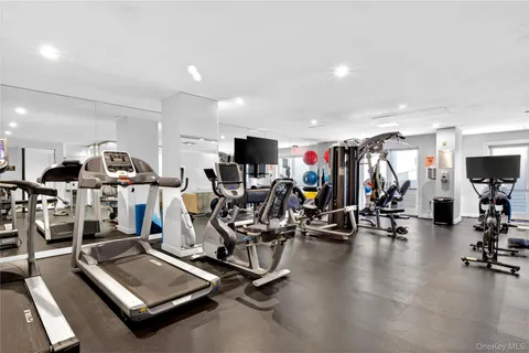 $2,300,000 | 433 Main Street, Unit 212, Port Washington, NY 11050