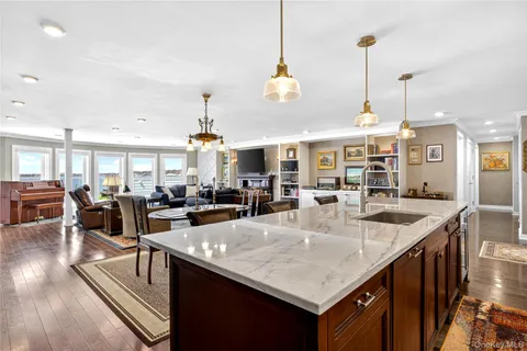 $2,300,000 | 433 Main Street, Unit 212, Port Washington, NY 11050