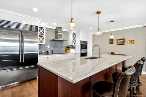 $2,300,000 | 433 Main Street, Unit 212, Port Washington, NY 11050