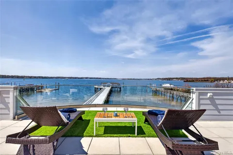 $2,300,000 | 433 Main Street, Unit 212, Port Washington, NY 11050