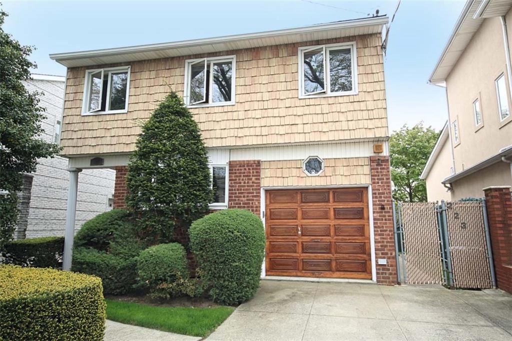 223 Whitman Drive Brooklyn, NY 11234 - Photo 2 of 17