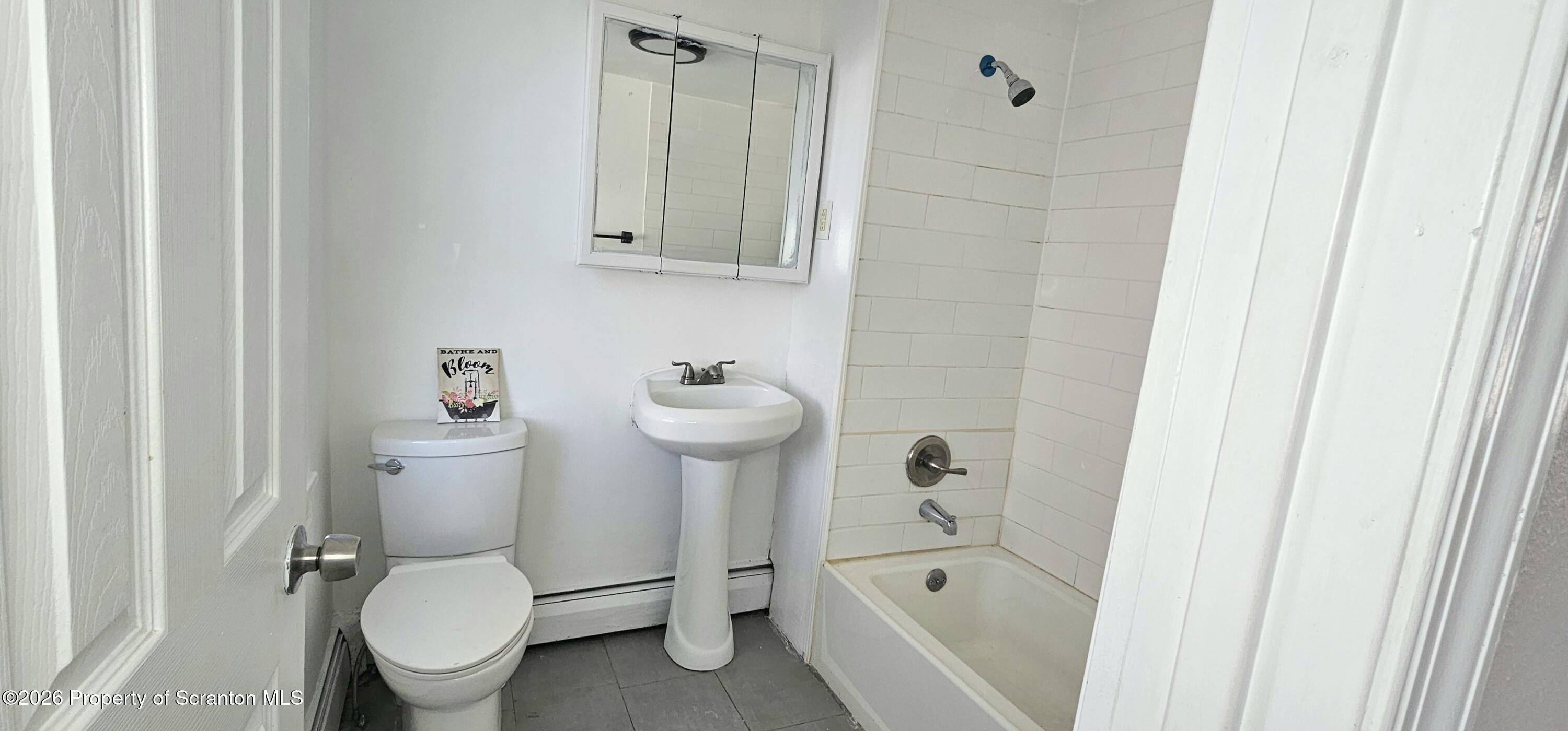 315 Aswell Court Scranton, PA 18504 - Photo 4 of 15 Full Bathroom