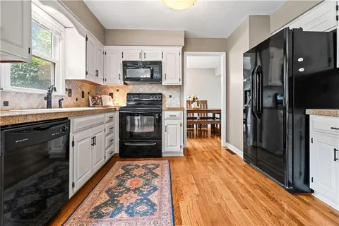 $460,000 | 15615 West 81st Street, Lenexa, KS 66219