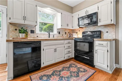 $460,000 | 15615 West 81st Street, Lenexa, KS 66219