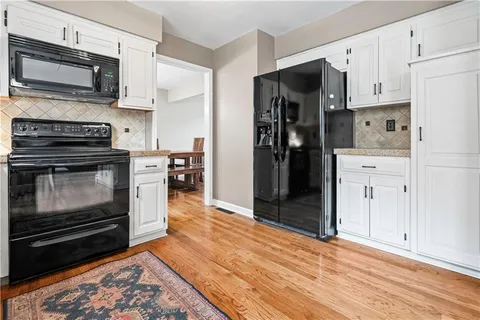 $460,000 | 15615 West 81st Street, Lenexa, KS 66219