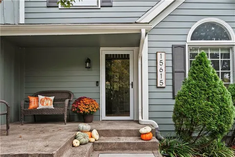 $460,000 | 15615 West 81st Street, Lenexa, KS 66219