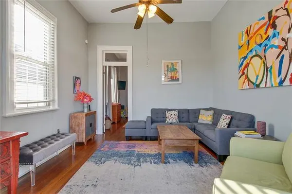 $1,900 | 5920 Magazine Street, New Orleans, LA 70115