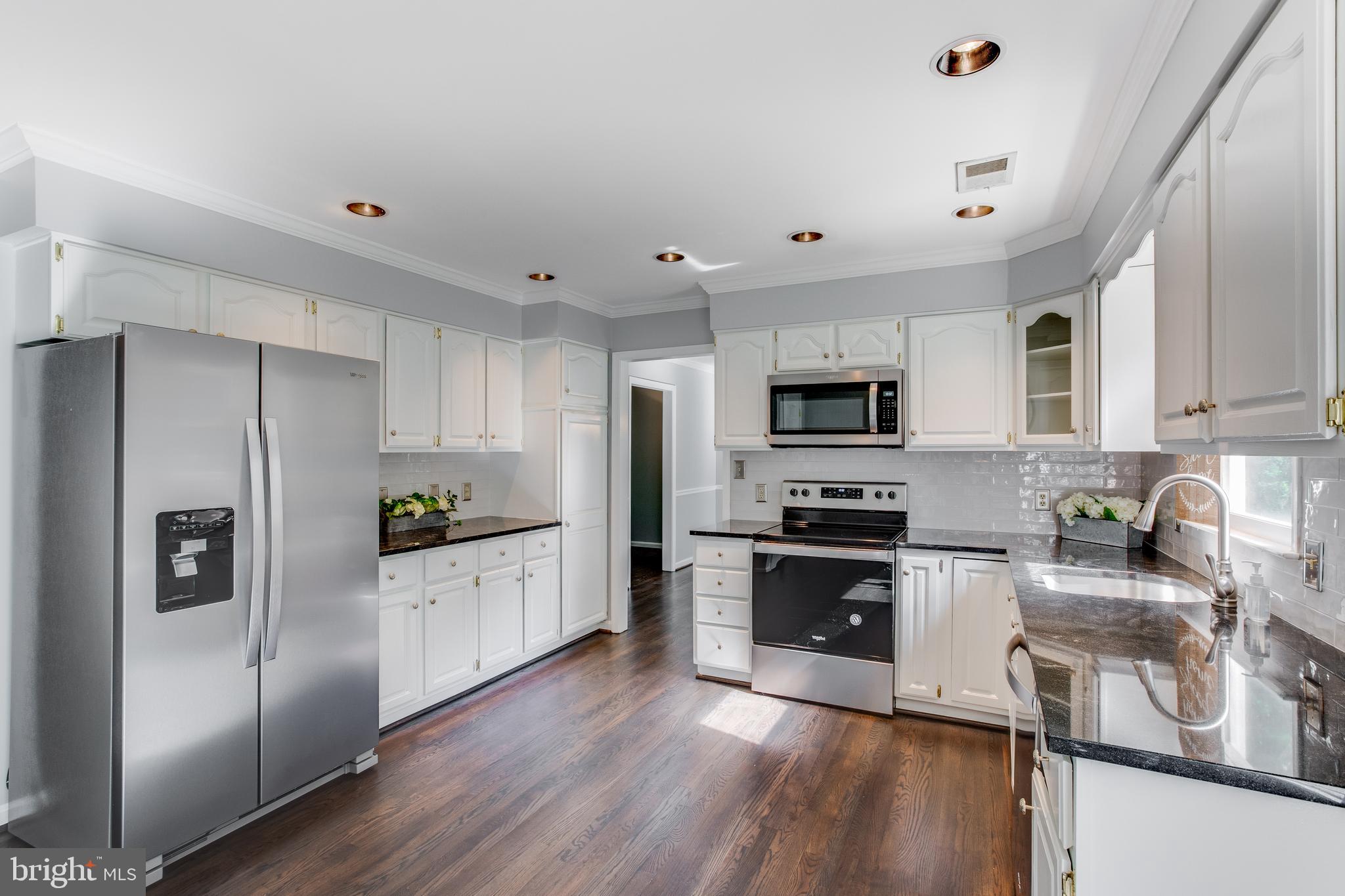 6727 Kelly Road Warrenton, VA 20187 - Photo 12 of 53 Bright updated kitchen