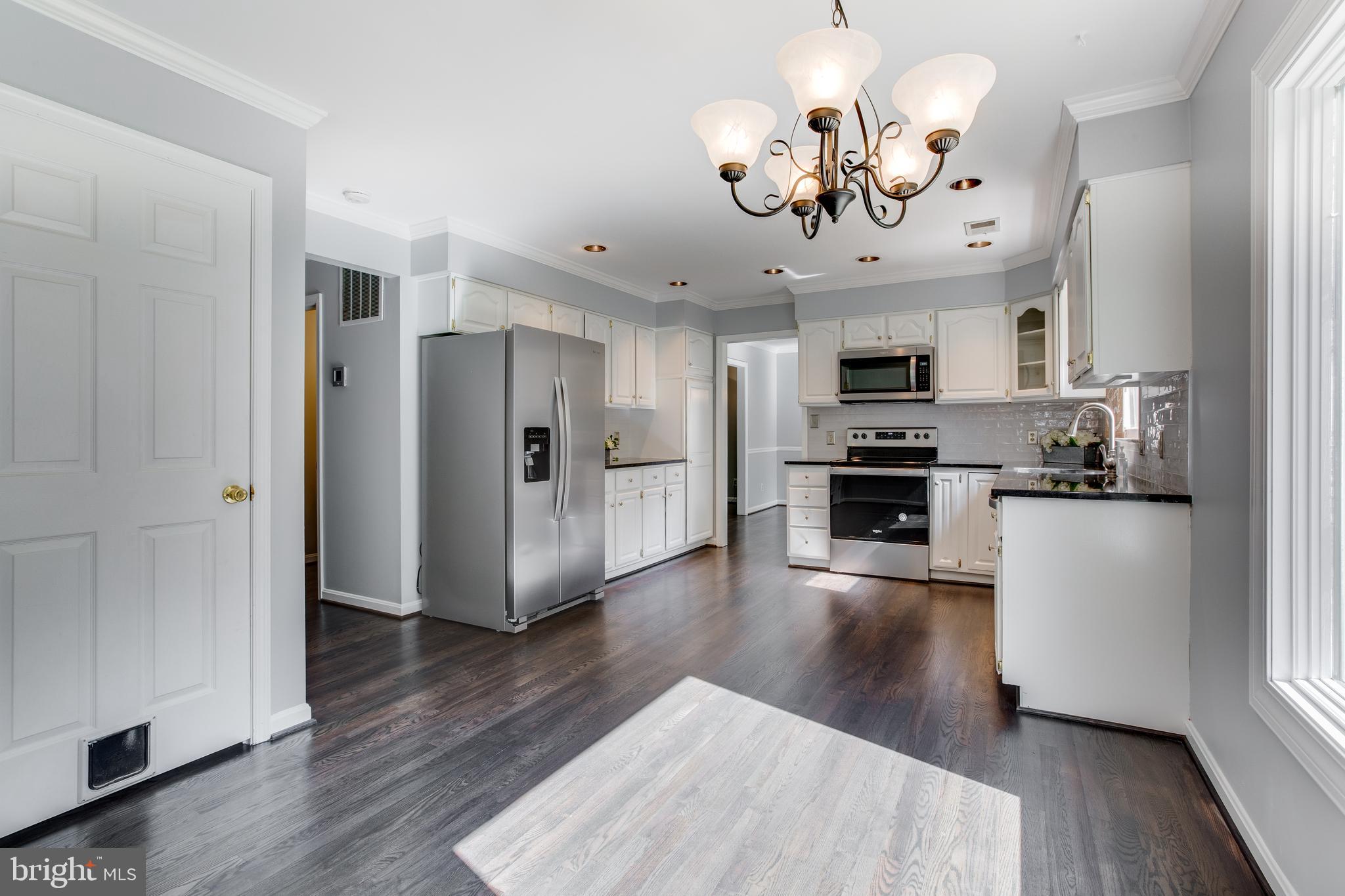 6727 Kelly Road Warrenton, VA 20187 - Photo 16 of 53 Bright Upgraded Kitchen