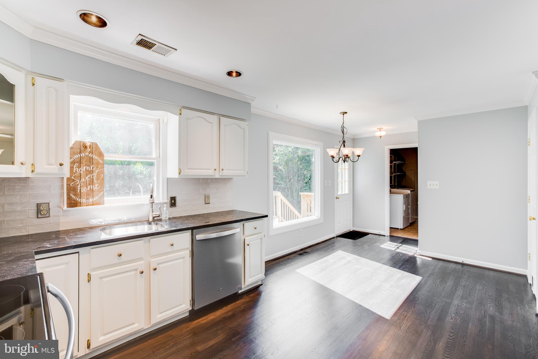 6727 Kelly Road Warrenton, VA 20187 - Photo 10 of 53 Updated Kitchen 8/2020 granite SS appl.