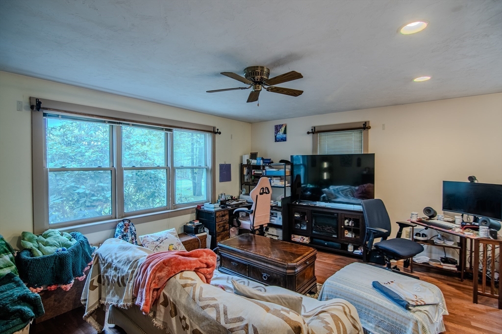 919 Chase Road Lunenburg, MA 01462 - Photo 11 of 32