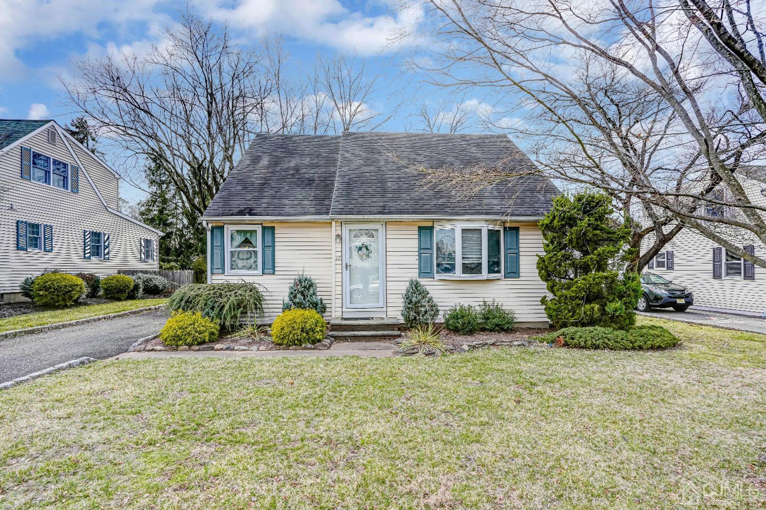 17 Rolling Road Middlesex, NJ 08846 - Photo 2 of 24 Front View