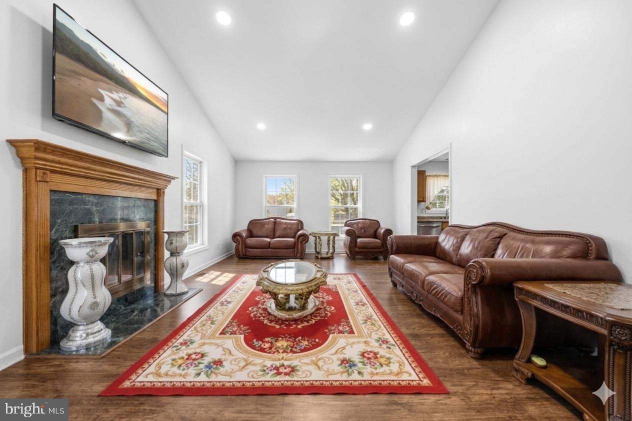 1801 Springvale Court Accokeek, MD 20607 - Photo 20 of 69 Living Room