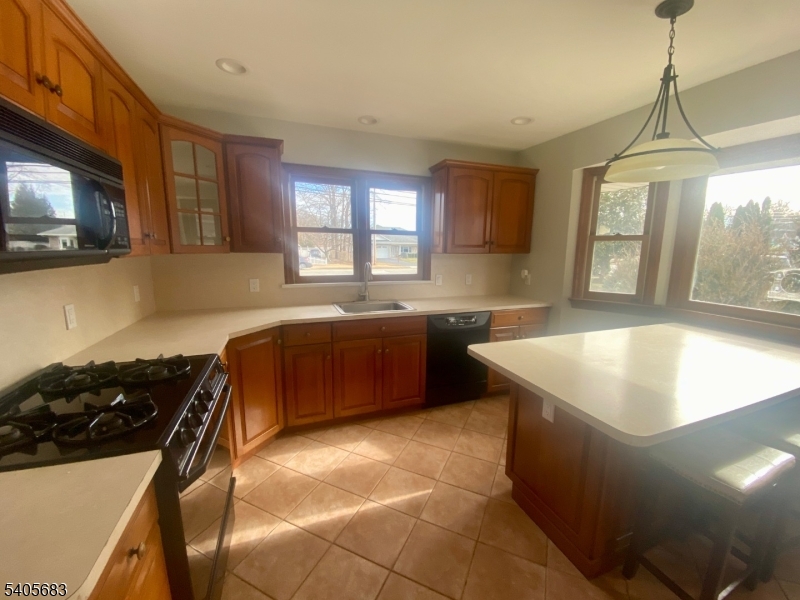 215 Boulevard Pequannock, NJ 07444 - Photo 2 of 22