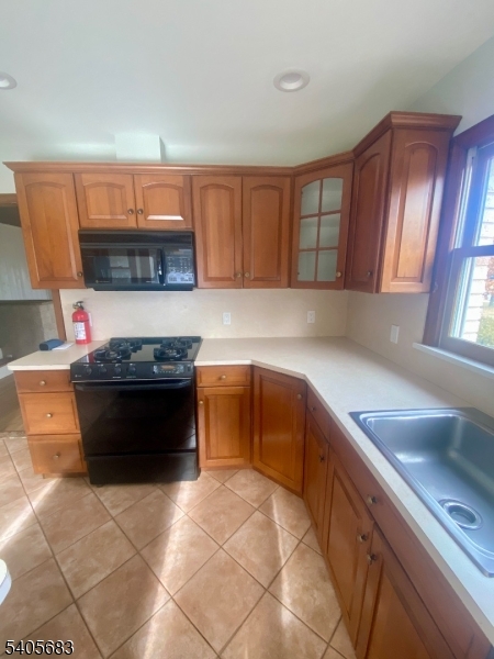 215 Boulevard Pequannock, NJ 07444 - Photo 4 of 22