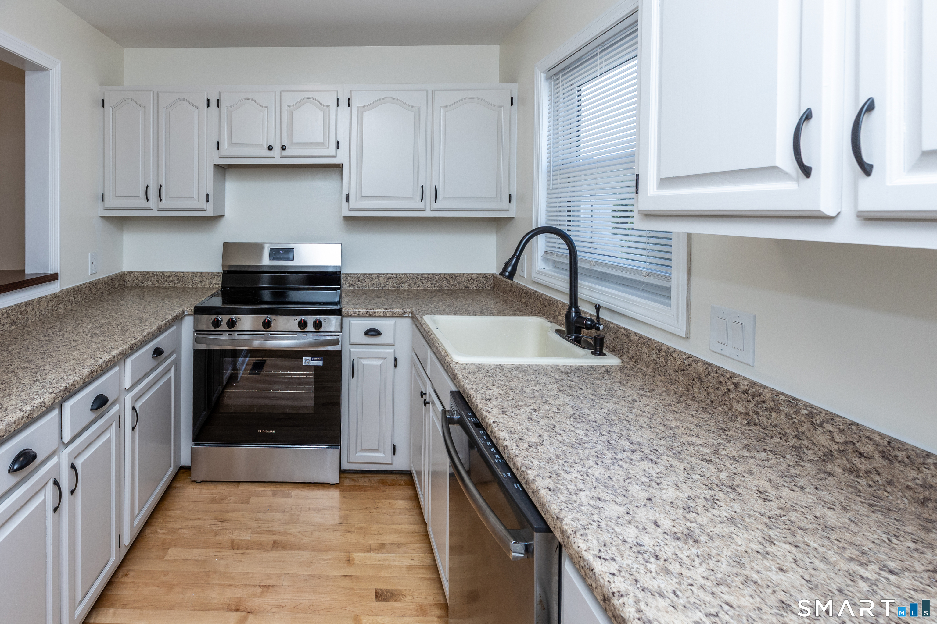 75 Commodore Cmns, Unit 75 Derby, CT 06418 - Photo 9 of 39