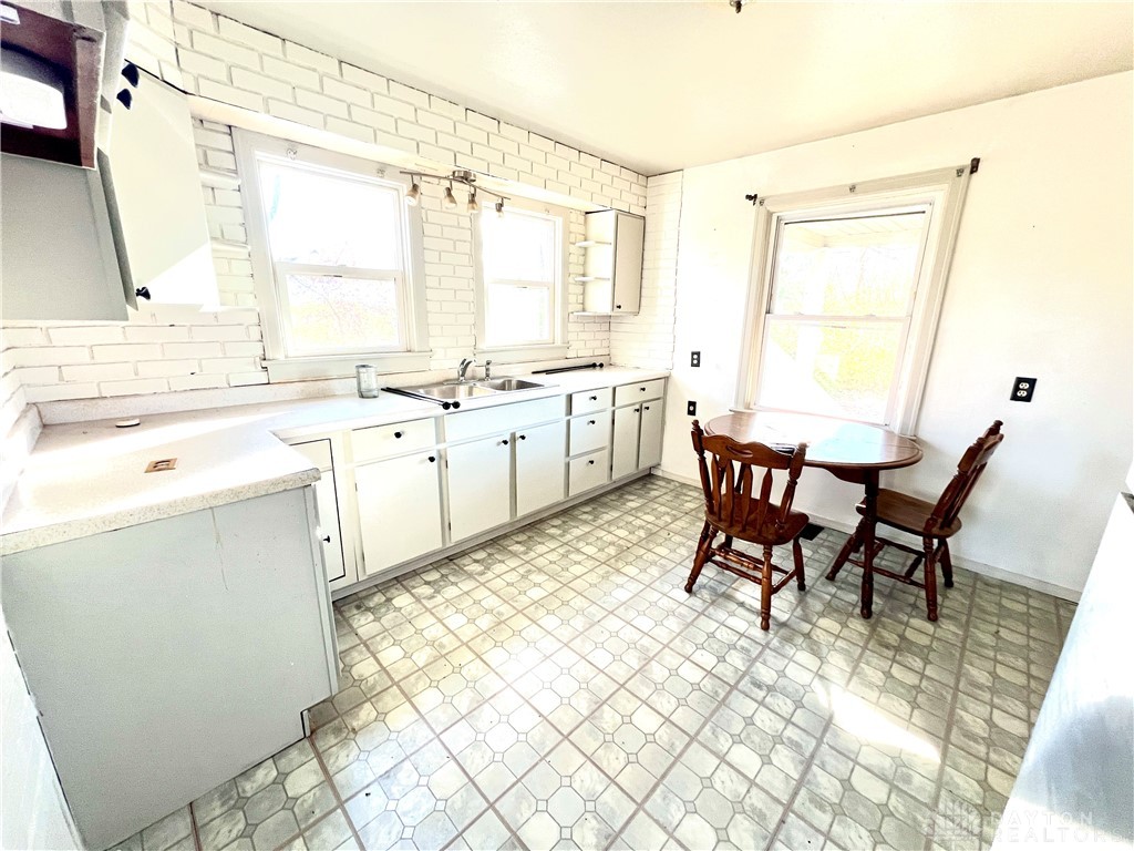 3145 Troy Road Springfield, OH 45504 - Photo 9 of 32