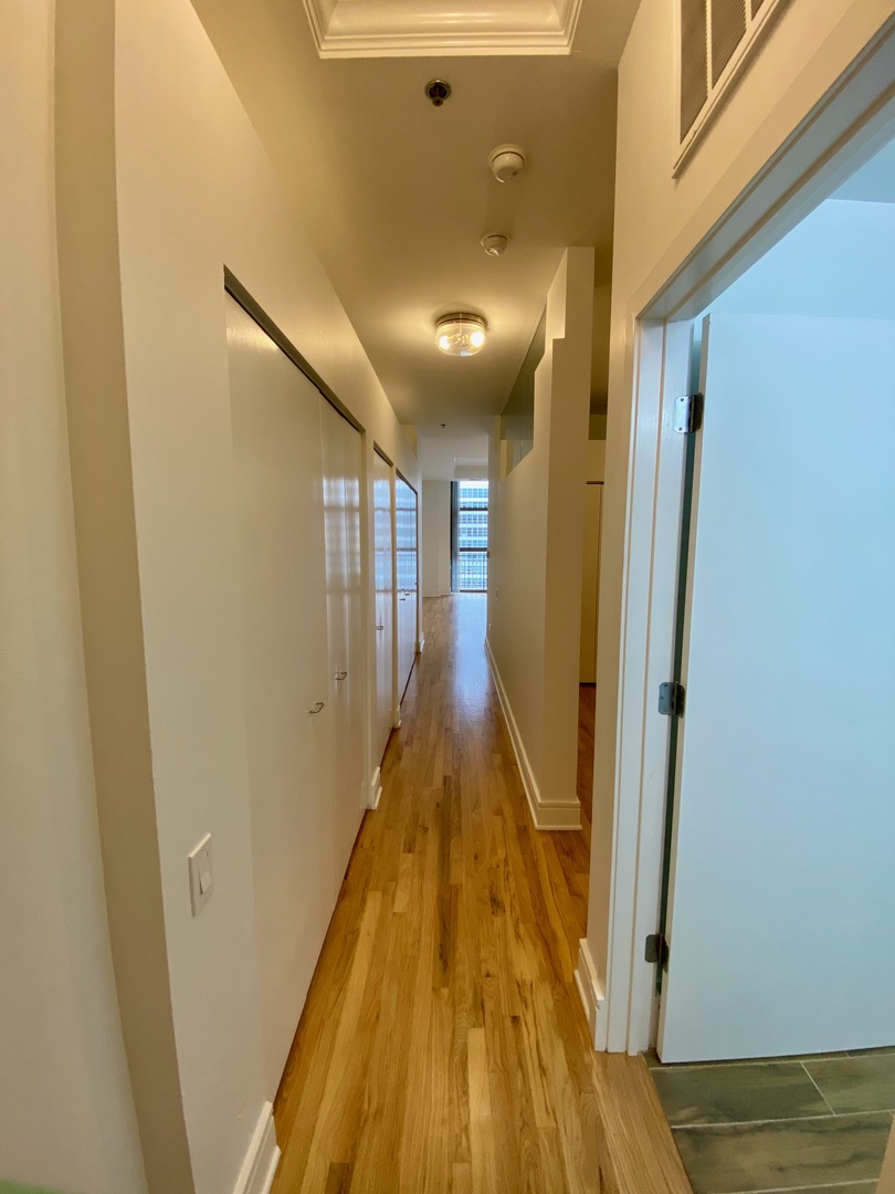 212 West Washington Street, Unit 910 Chicago, IL 60606 - Photo 22 of 24