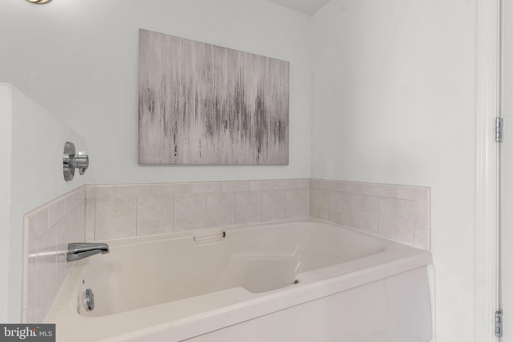 8501 Bayside Road, Unit 605 Chesapeake Beach, MD 20732 - Photo 22 of 30 Soaking tub