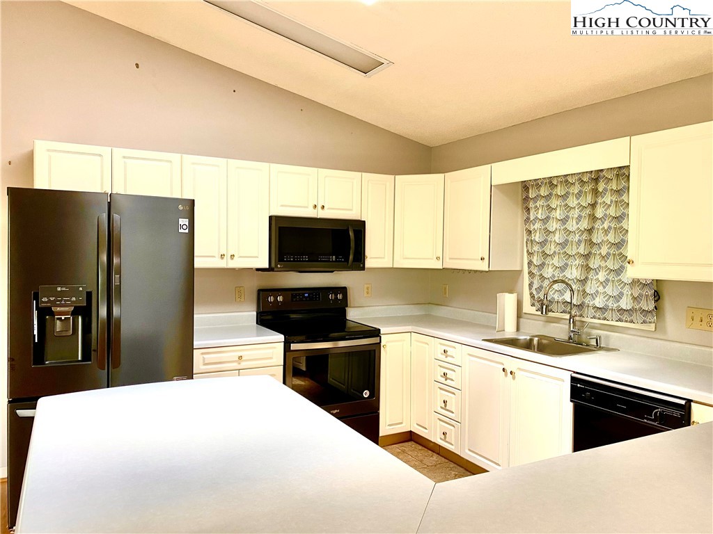 134 Galax Loop Newland, NC 28657 - Photo 13 of 50