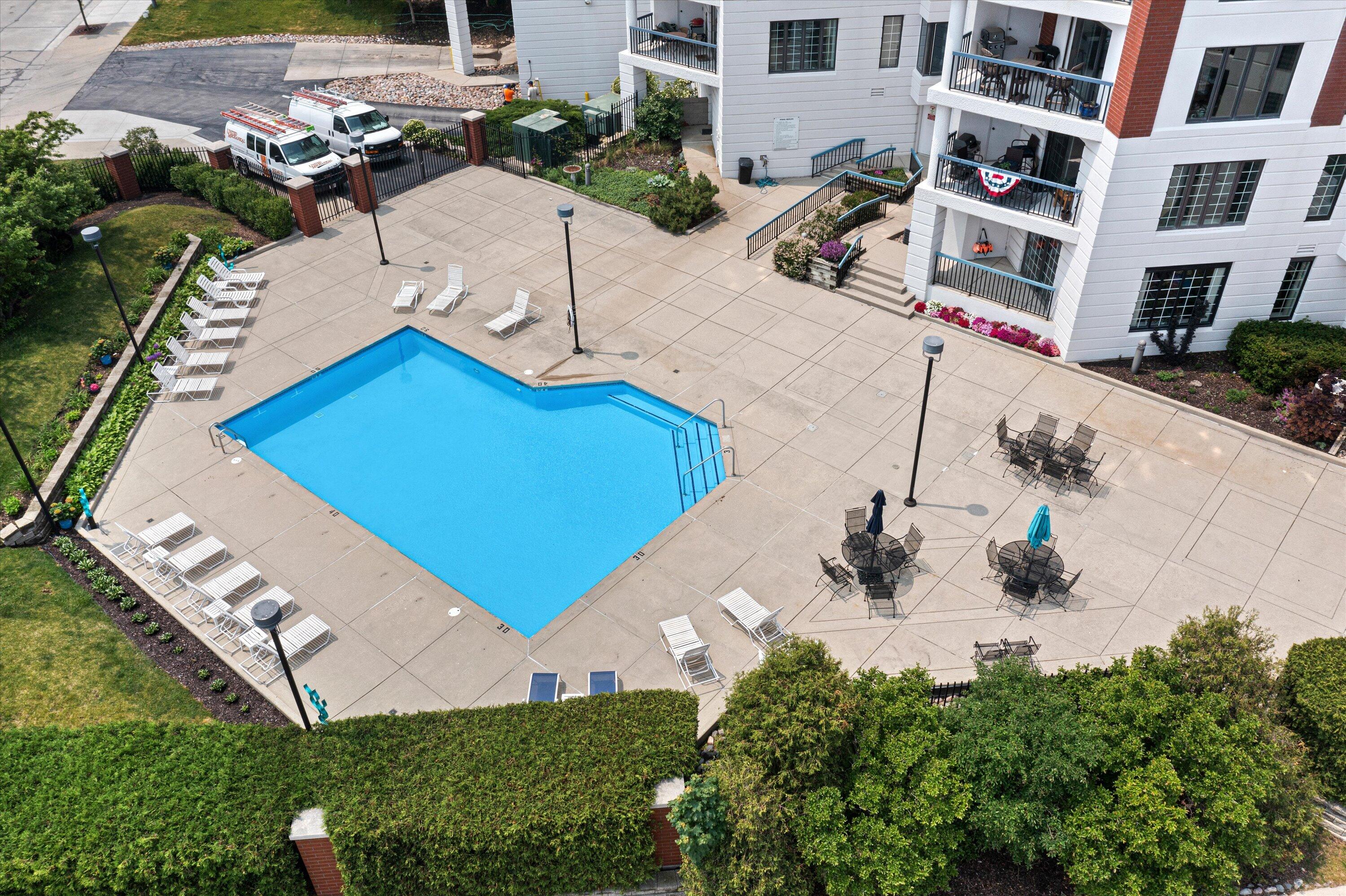 333 Lake Avenue, Unit 807 Racine, WI 53403 - Photo 30 of 57 Heated Pool