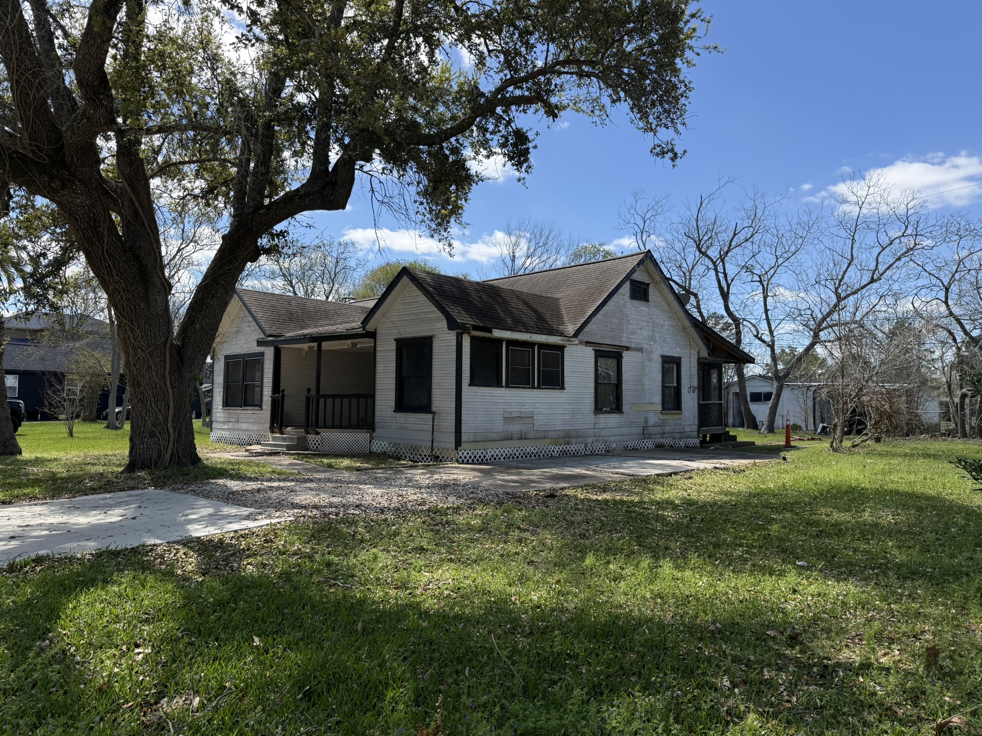 3122 Hamilton Street La Porte, TX 77571 - Photo 4 of 20 a front view of a house with a yard