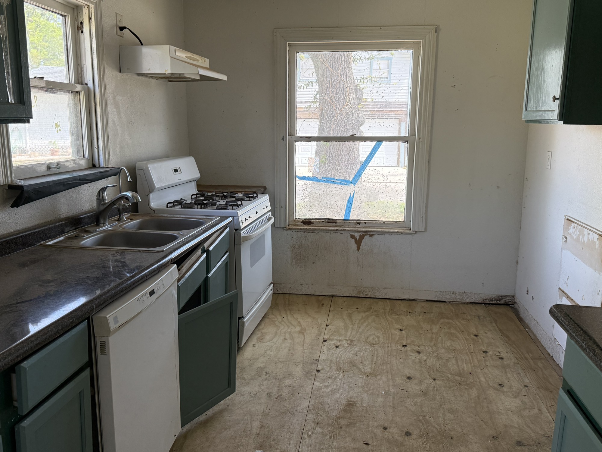 3122 Hamilton Street La Porte, TX 77571 - Photo 7 of 20 a kitchen that has a sink a stove and a window