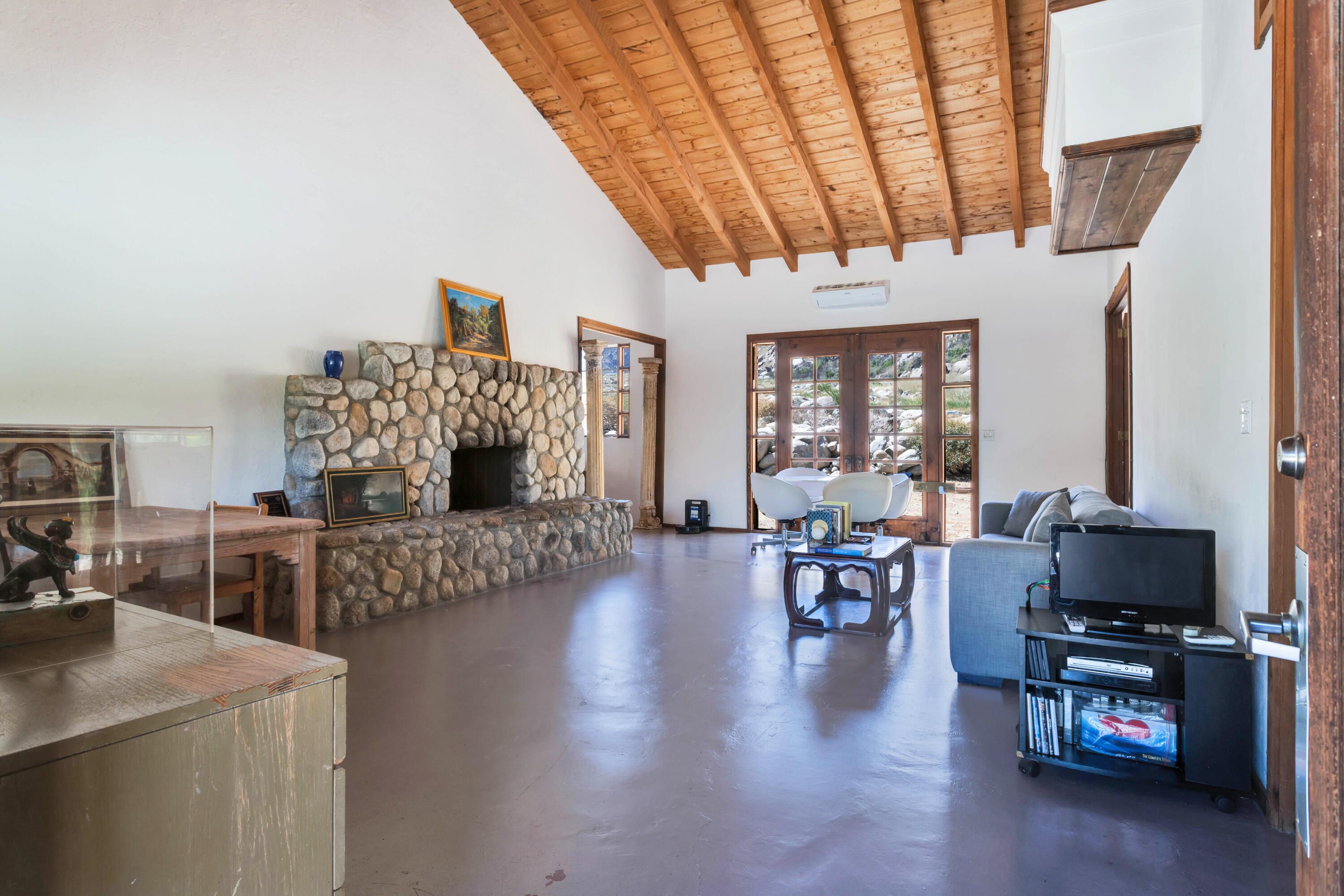 15981 Snowcreek Canyon Road Whitewater, CA 92282 - Photo 5 of 62 Living Room