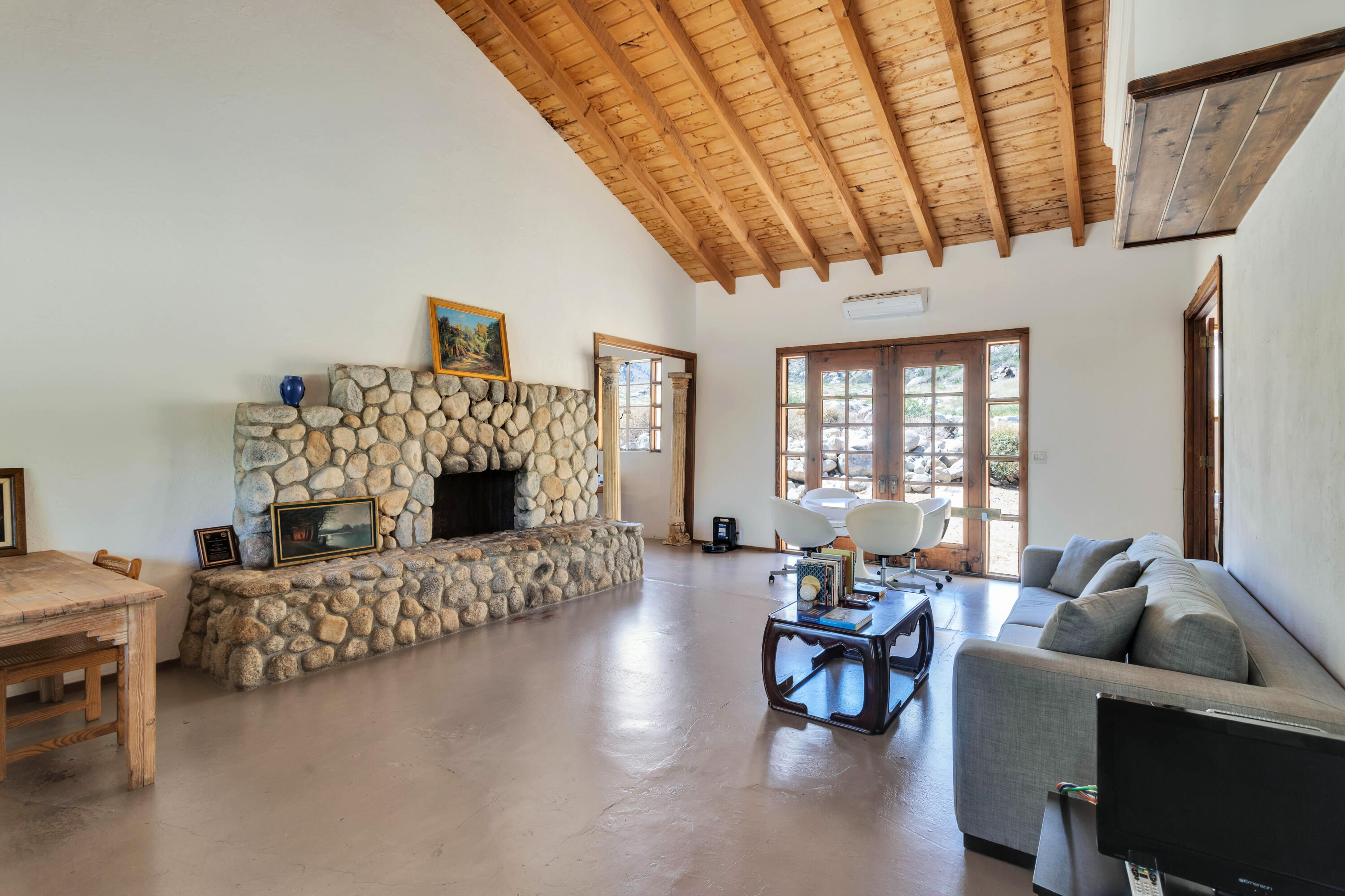 15981 Snowcreek Canyon Road Whitewater, CA 92282 - Photo 6 of 62 Living Room