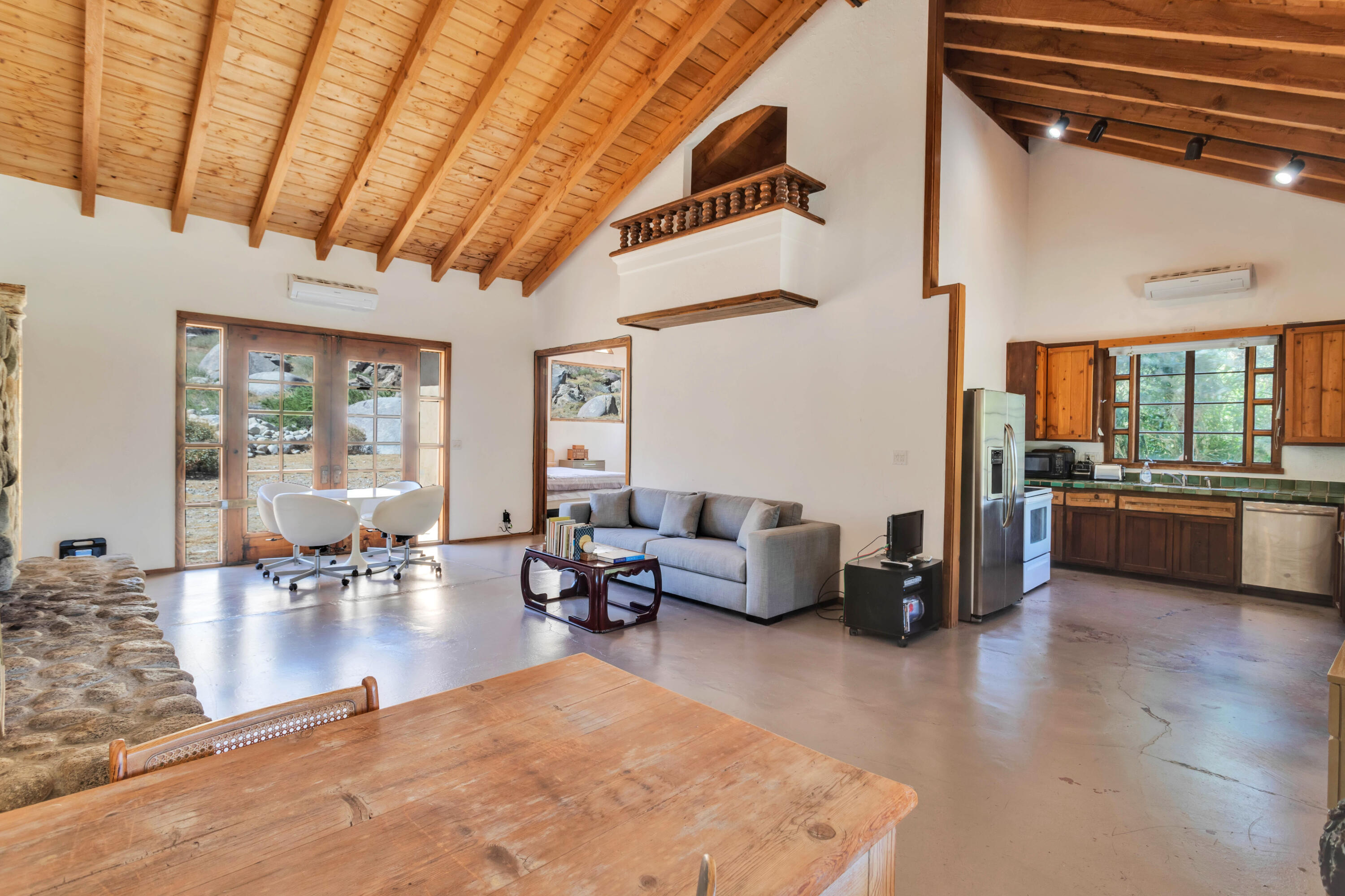 15981 Snowcreek Canyon Road Whitewater, CA 92282 - Photo 7 of 62 Living Room