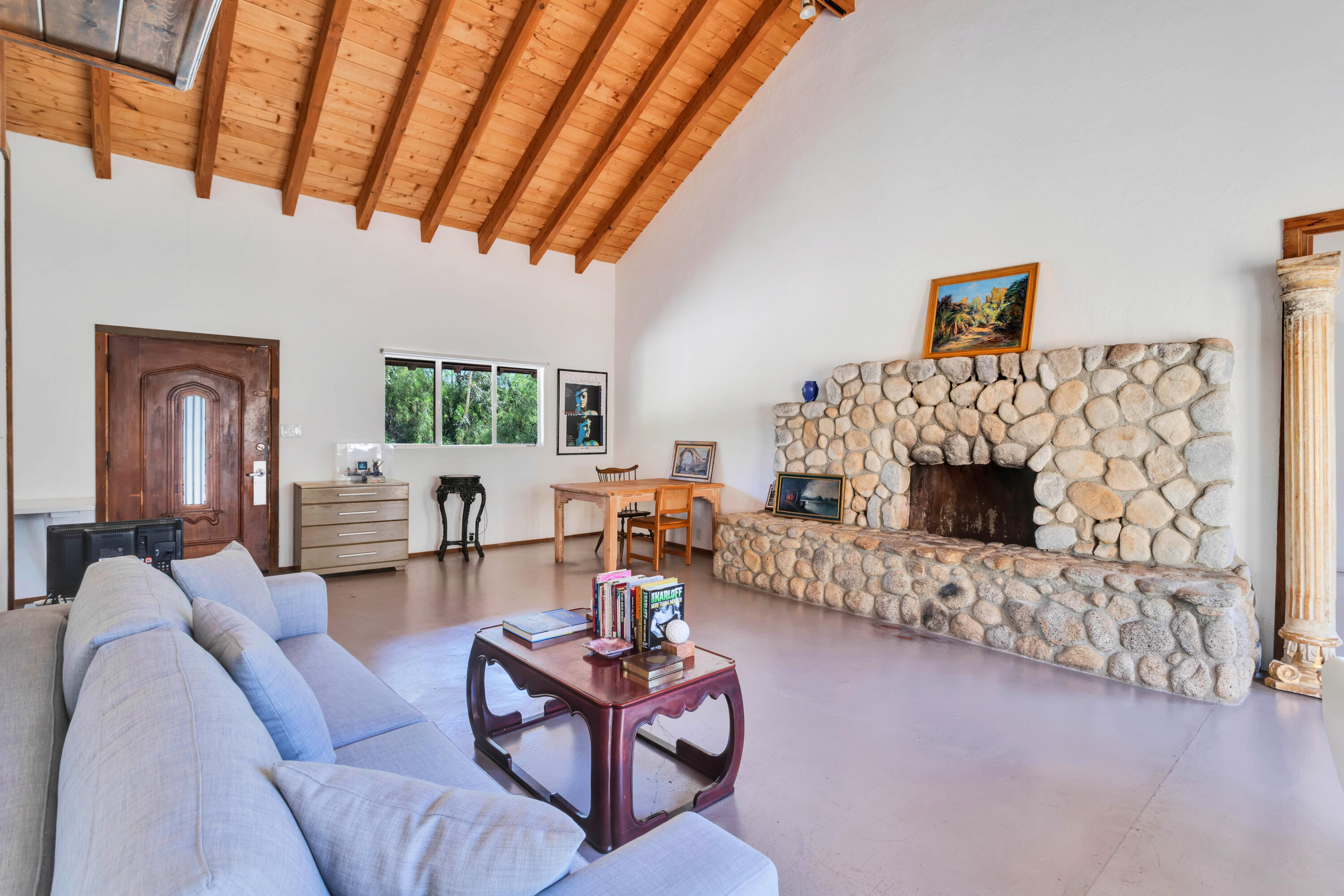 15981 Snowcreek Canyon Road Whitewater, CA 92282 - Photo 9 of 62 Living Room