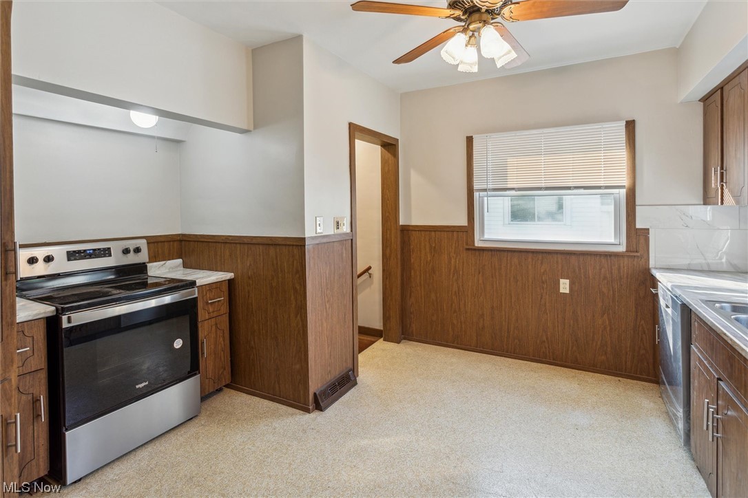 18618 Neff Road Cleveland, OH 44119 - Photo 14 of 35 Gallery Image 14