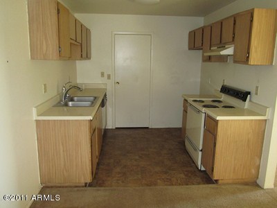 3511 East Baseline Road, Unit 1061 Phoenix, AZ 85042 - Photo 2 of 7 Kitchen
