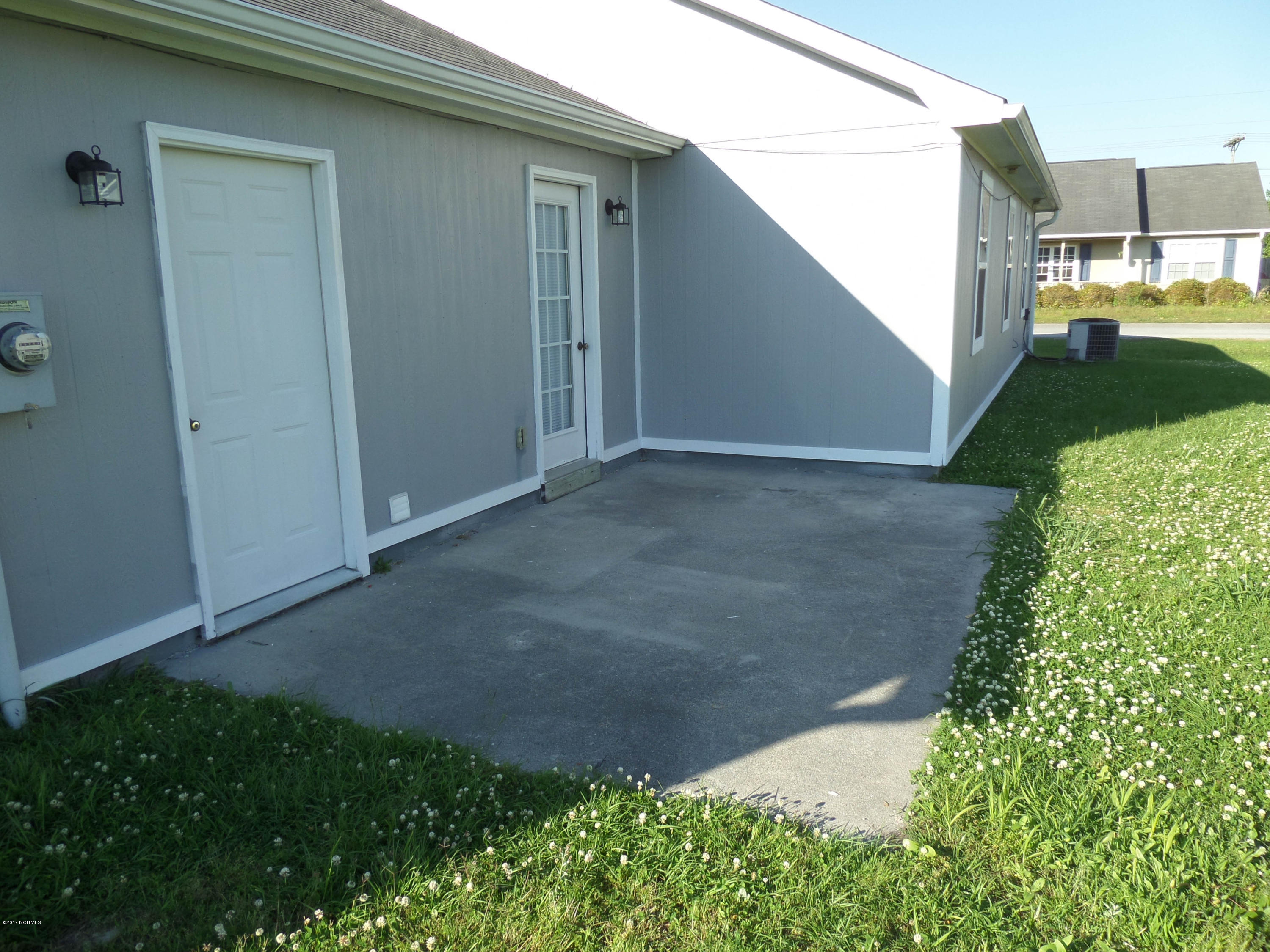 401 Sumrell Way Hubert, NC 28539 - Photo 22 of 26 Back patio