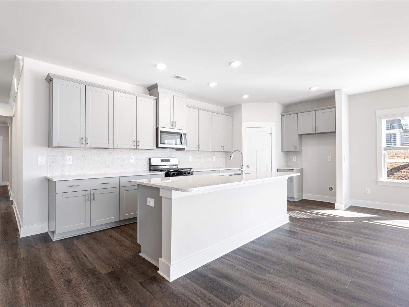 1030 Hillcraft Drive Greer, SC 29651 - Photo 4 of 33