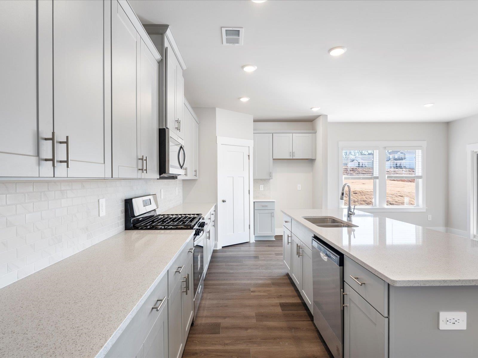 1030 Hillcraft Drive Greer, SC 29651 - Photo 5 of 33