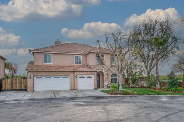 $755,000 | 4626 North Arrow Ridge Way, Clovis, CA 93619